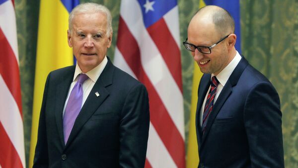 U.S. Vice President Joe Biden, left, talks with Ukrainian Prime Minister Arseniy Yatsenyuk during a meeting in Kiev, Ukraine, Friday, Nov. 21, 2014. - Sputnik International