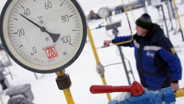 A worker at a Gazprom pipeline - Sputnik International