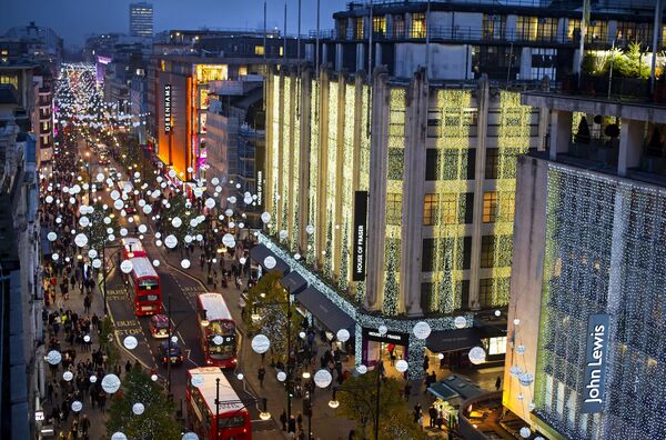 An elevated view of shoppers walking underneath Oxford Street Christmas lights, London An elevated view of shoppers walking underneath Oxford Street Christmas lights, London - Sputnik International