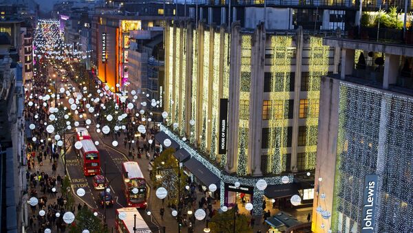 An elevated view of shoppers walking underneath Oxford Street Christmas lights, London - Sputnik International