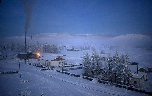 Oymakon village at dawn with a plume of smoke rising from the heating plant - Sputnik International