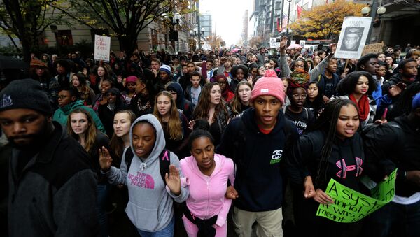 Protesters march in downtown Seattle, Tuesday, Nov. 25, 2014 - Sputnik International