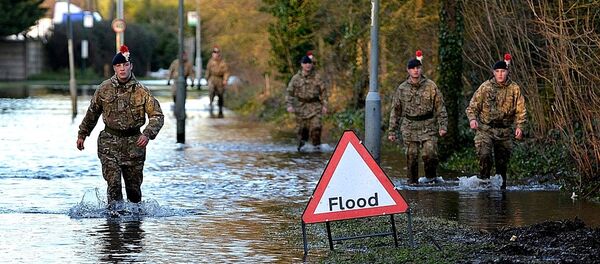 Soldiers in Flooded Staines-Upon-Thames, UK Soldiers in Flooded Staines-Upon-Thames, UK - Sputnik International