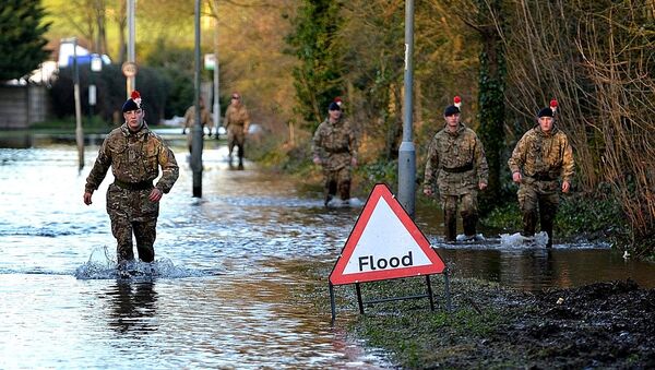 Soldiers in Flooded Staines-Upon-Thames, UK - Sputnik International