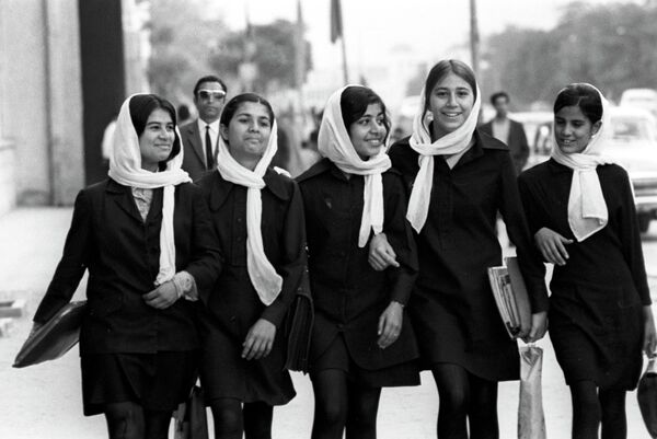 Schoolgirls on city streets of Kabul, 1976 - Sputnik International