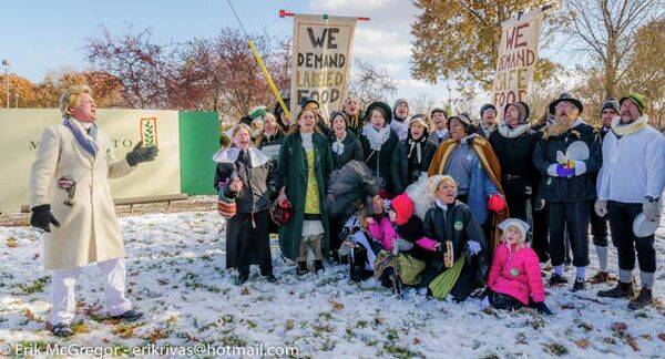 Reverend Billy and his Stop Shopping Choir held an organic eat-in on Thanksgiving Day in front of Monsanto's headquarters near St. Louis. Reverend Billy and his Stop Shopping Choir held an organic eat-in on Thanksgiving Day in front of Monsanto's headquarters near St. Louis. - Sputnik International