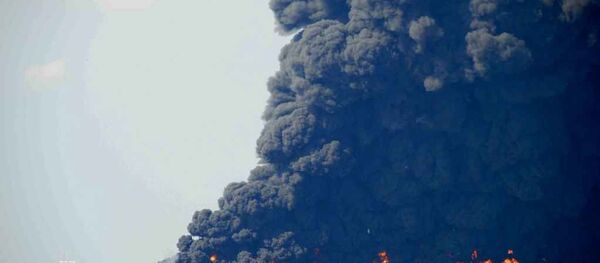 This June 22, 2010 photo shows response crews gathering and burning oil in the Gulf of Mexico near the site of the leaking Macondo Prospect oil field well. This June 22, 2010 photo shows response crews gathering and burning oil in the Gulf of Mexico near the site of the leaking Macondo Prospect oil field well. - Sputnik International