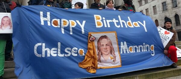 Chelsea Manning, London vigil at St-Martin's-in-the-Fields, Dec 17 2014 Chelsea Manning, London vigil at St-Martin's-in-the-Fields, Dec 17 2014 - Sputnik International
