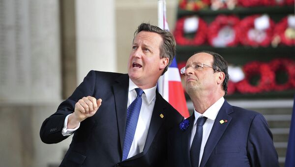 David Cameron and Francois Hollande - Sputnik International