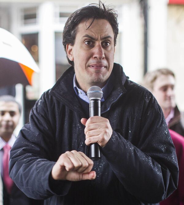 Ed Miliband campaigning in Chippenham, Britain in 2013 - Sputnik International