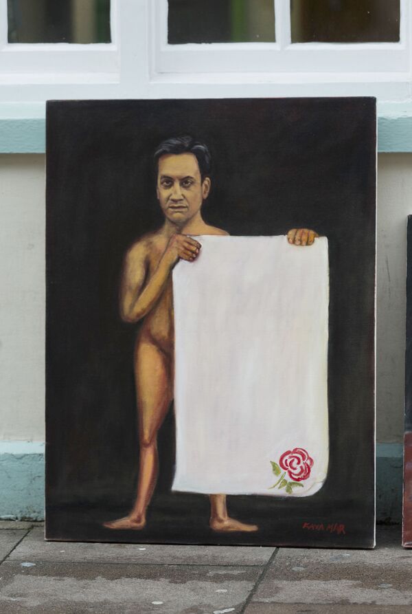 Paintings of Ed Miliband by artist Kaya Mar during Rochester and Strood by-election, Kent, 2014 - Sputnik International