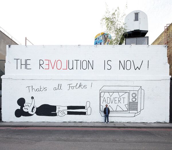 Ian Stevenson's artwork featured on a wall in East London in collaboration with Russell Brand. Ian Stevenson's artwork featured on a wall in East London in collaboration with Russell Brand. - Sputnik International