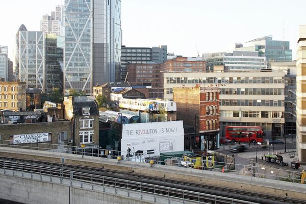 Ian Stevenson's artwork featured on a wall in East London in collaboration with Russell Brand. Formats: picture Ian Stevenson's artwork featured on a wall in East London in collaboration with Russell Brand. Formats: picture - Sputnik International