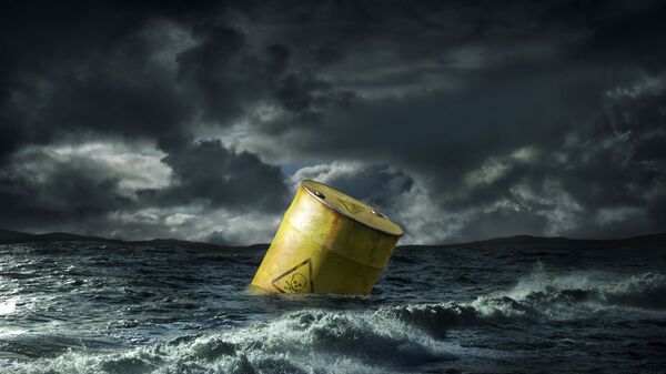 Oil barrel floating in stormy sea, UK - Sputnik International