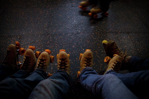 Christmas worshippers in Caracas roller-skate to local churches. - Sputnik International