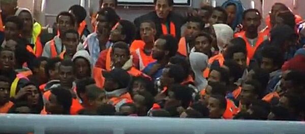 Migrants on abandoned Mediterranean boat Ezadeen - Sputnik International