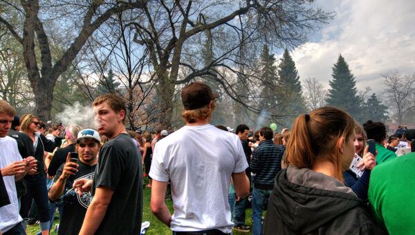 Colorado college students celebrating legalizing marijuana. - Sputnik International