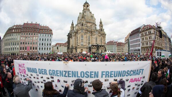 The Dresden Avaaz 'Wall of Love' - Sputnik International