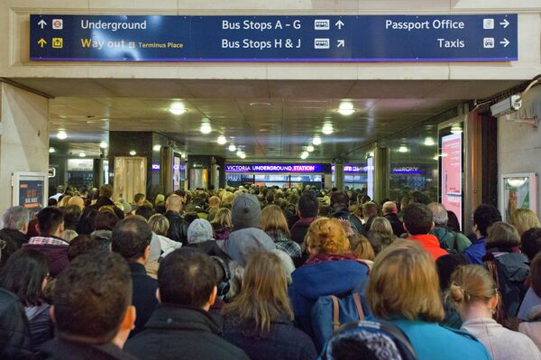 Commuter chaos as bus drivers strike in the UK Commuter chaos as bus drivers strike in the UK - Sputnik International