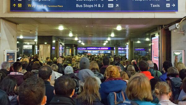 Commuter chaos as bus drivers strike in the UK  - Sputnik International
