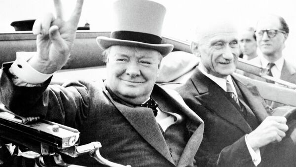 Former British Prime Minister Winston Churchill, gives his world famous V-sign - Sputnik International