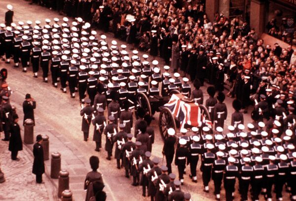 Royal Navy officers and men escort a gun carriage with the flag-draped coffin of Britain's wartime leader, Sir Winston Churchill, from St. Paul's Cathedral, London, Jan. 30, 1965. - Sputnik International