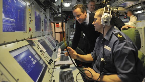 British Prime Minister David Cameron (L) visits the Trident Nuclear Submarine, HMS Victorious - Sputnik International