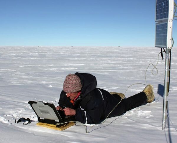 Russian scientist working at the Vostok station in Antarctica, 2014 Russian scientist working at the Vostok station in Antarctica, 2014 - Sputnik International