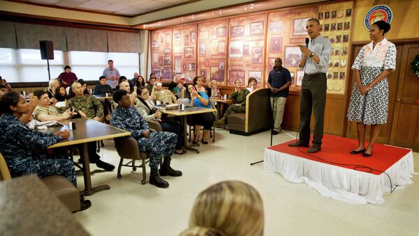 President Barack Obama, with first lady Michelle Obama, greets troops and their families on Christmas Day, Thursday, Dec. 25, 2014, at Marine Corps Base Hawaii in Kaneohe Bay, Hawaii during the Obama family vacation. - Sputnik International