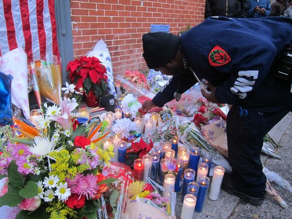 Tompkins Street Memorial for NYPD Officers Rafael Ramos and Wenjian Liu who were killed in Bed-Stuy - Sputnik International