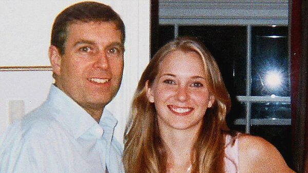 Prince Andrew is seen with Virginia Roberts during a visit to New York with Andrew's friend and alleged pimp Jeffrey Epstein - Sputnik International