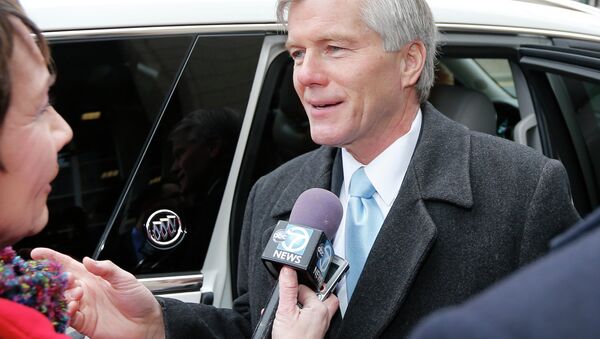 Former Virginia Gov. Bob McDonnell arrives at federal court for sentencing in Richmond, Va., Tuesday, Jan. 6, 2015. McDonnell, once a top Republican prospect for national office, was convicted for selling the influence of his office to the CEO of a dietary supplements company. - Sputnik International