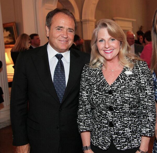In this May 5, 2011 file photo provided by the office of the Governor of Virginia, Jonnie Williams left, and Maureen McDonnell, wife of then Gov. Bob McDonnell, pose for a photo during a reception for a NASCAR race at the Executive Mansion in Richmond, Va. The former first lady of Virginia and her husband, former Gov. Bob McConnell, have been indicted on several counts of trading on their influence to enrich themselves and family members.  - Sputnik International