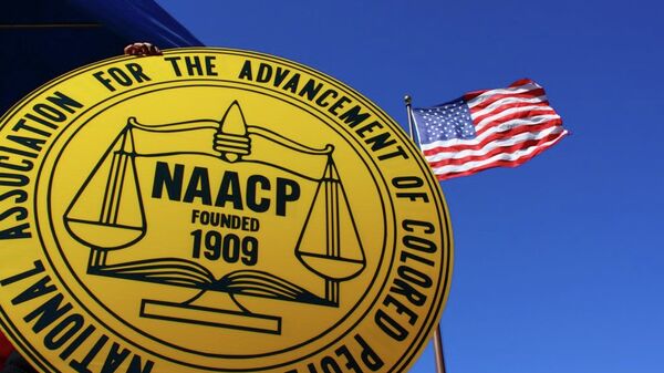 Investigators are searching for a man in connection with a bombing outside of the NAACP Colorado Springs chapter. - Sputnik International