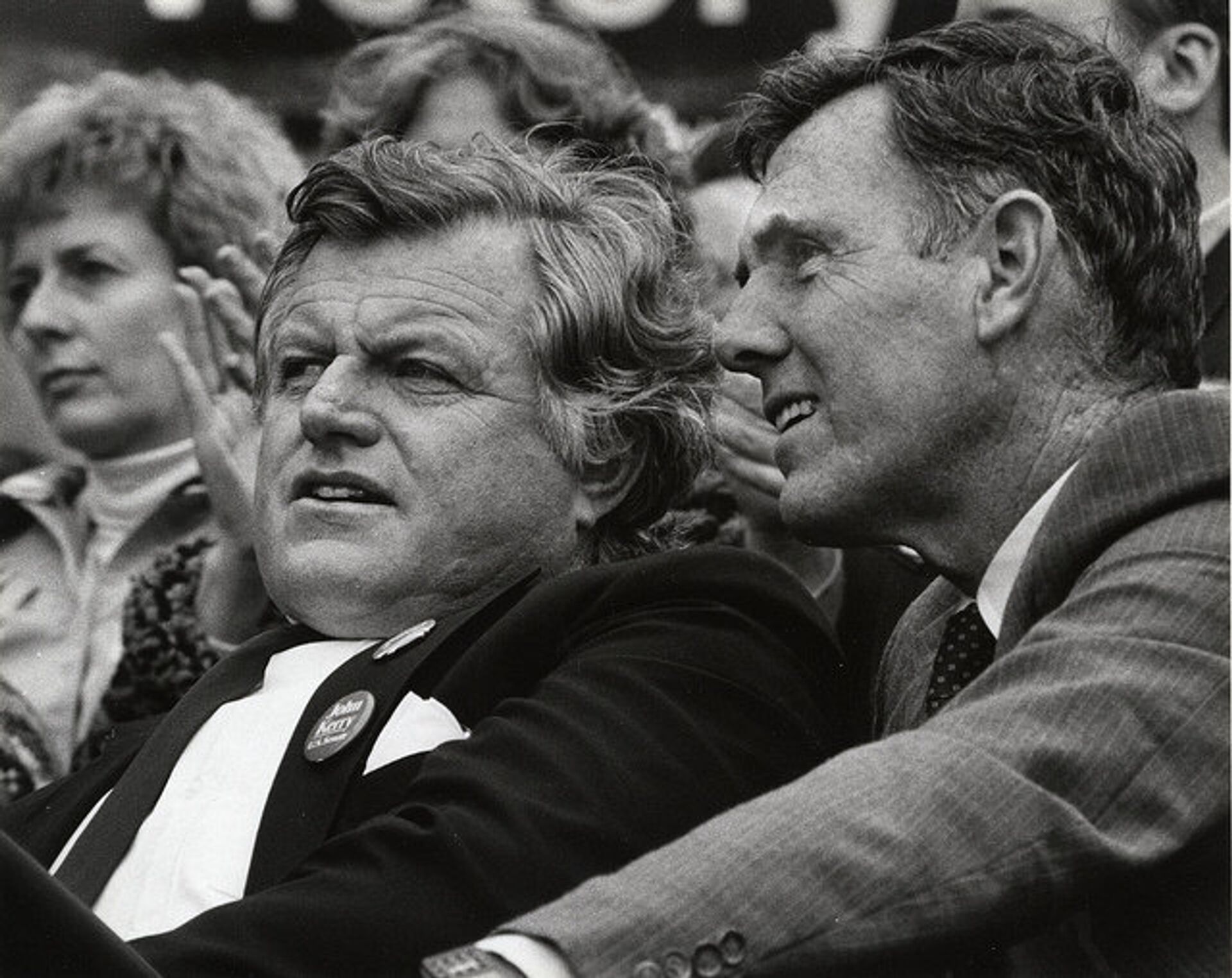 Senator Edward Kennedy with Boston Mayor Raymond L. Flynn - Sputnik International, 1920, 30.05.2024