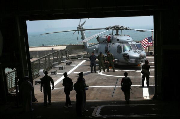 U.S. Navy officers are silhouetted against the flight deck of the U.S. Navy ship USS Freedom (LCS 1) berthed at the Changi Naval Base on Thursday April 18, 2013 in Singapore. USS Freedom (LCS 1) is on a port call here. U.S. Navy officers are silhouetted against the flight deck of the U.S. Navy ship USS Freedom (LCS 1) berthed at the Changi Naval Base on Thursday April 18, 2013 in Singapore. USS Freedom (LCS 1) is on a port call here. - Sputnik International