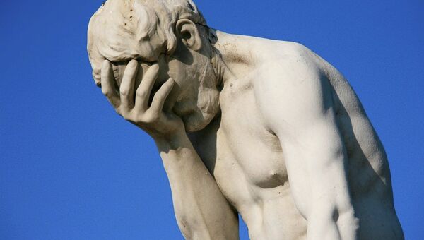 Statue with his head in his hand - Sputnik International