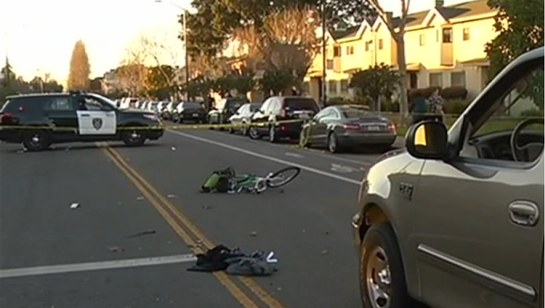 An Oakland, California cyclist was robbed while unconscious after he was hit by a truck on his way to a health clinic on Tuesday, January 13, 2014. - Sputnik International