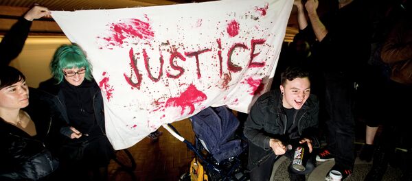 Oakland Area Protesters Shut Down Federal Building, Cause Train Delays Oakland Area Protesters Shut Down Federal Building, Cause Train Delays - Sputnik International