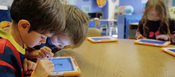 A new study shows that children's young bodies tend to absorb the microwaves that come from the devices that we use on a day to day basis. A new study shows that children's young bodies tend to absorb the microwaves that come from the devices that we use on a day to day basis. - Sputnik International