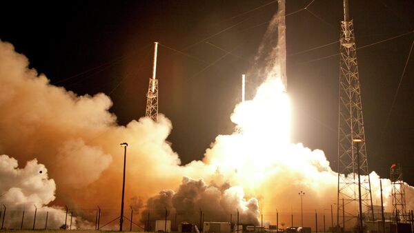 The Falcon 9 in its final departure before crashing town in a fiery inferno - Sputnik International