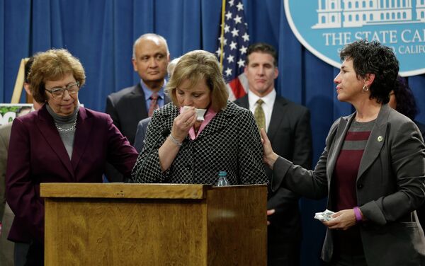 Debbie Ziegler, center, the mother of Brittany Maynard, is comforted by Sen. Lois Wolk, D-Davis, left, and Assemblymember Susan Talamantes Eggman, D-Stockton, as she appeared in support of proposed legislation allowing doctors to prescribe life-ending medication to terminally ill patients during a news conference at the Capitol, Wednesday, Jan. 21, 2015, in Sacramento, Calif. Maynard, a 29-year-old San Francisco Bay Area woman who had terminal brain cancer, moved to Oregon where she could legally end her life.  - Sputnik International