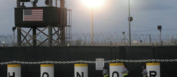 Soldiers run in front of the Honor Bound sign at Joint Task Force Guantanamo’s Camp Delta. - Sputnik International
