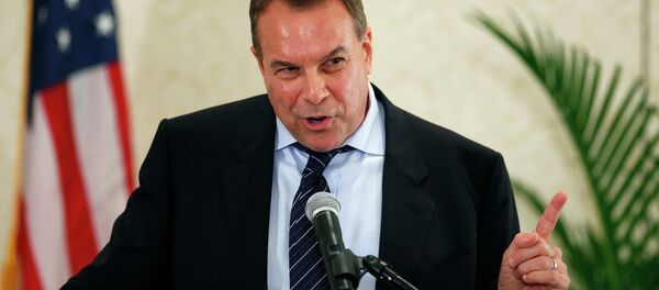 Jeff Greene wags his finger in 2010. - Sputnik International