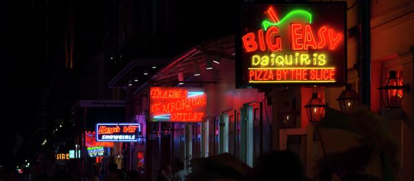 New Orleans City Council has passed a law that prohibits smoking in bars, casinos, private clubs, and even in car while waiting in line at a drive-through. - Sputnik International