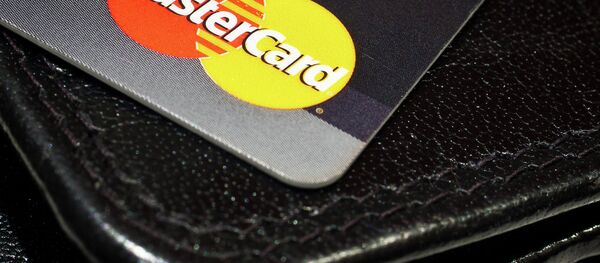 Mastercard credit card and a wallet - Sputnik International