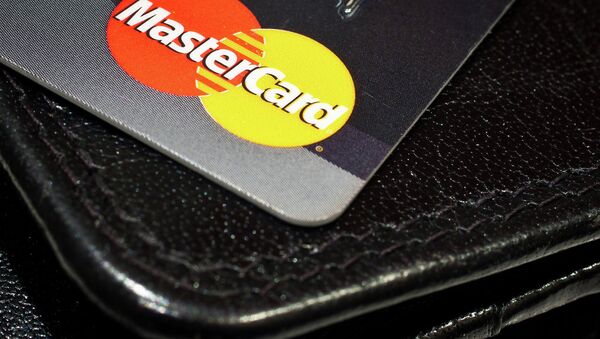 Mastercard credit card and a wallet - Sputnik International