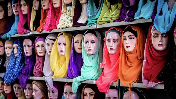 Muslim headscarfs and hijabs in a range of colors are for sale at an Indonesian market - Sputnik International