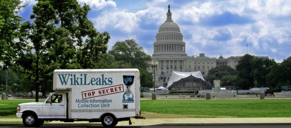 Wikileaks is outraged that the digital data of three of its staffers’ was handed over to the FBI by Google. - Sputnik International