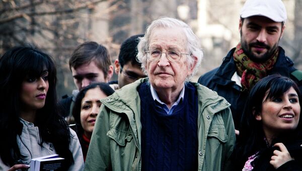 Noam Chomsky accuses American Sniper of being propaganda. - Sputnik International